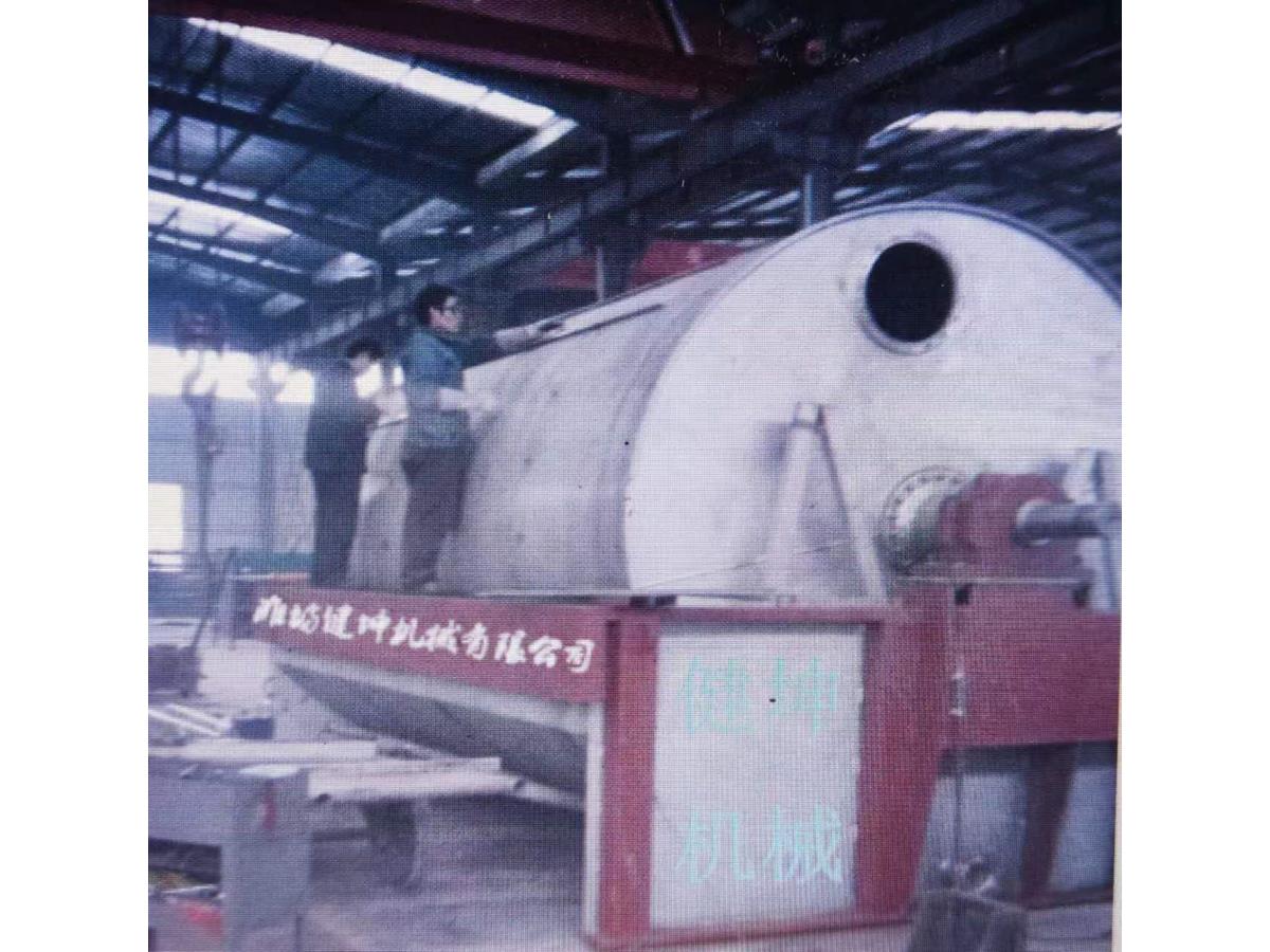 過(guò)濾機(jī)現(xiàn)場(chǎng)圖 過(guò)濾機(jī)現(xiàn)場(chǎng)圖